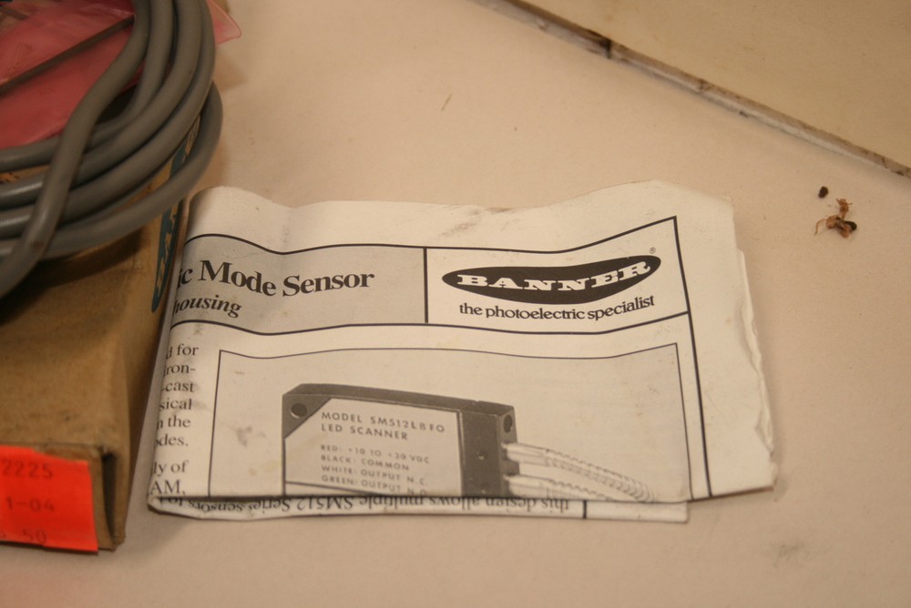 NEW in box Banner SM512LBFO Sensor