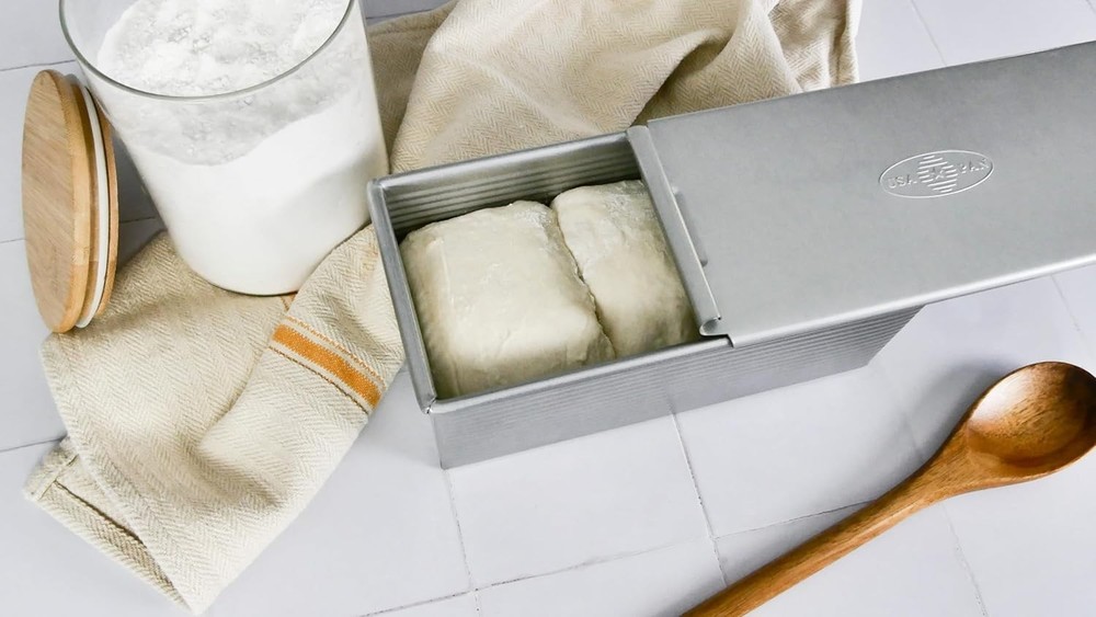 Professional Pullman Loaf Pan, 9x4 Inch, Nonstick Coating