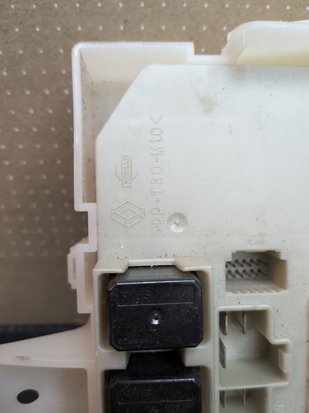 04-06 Nissan Armada Titan Infiniti Fuse Body Control Module 284B67S002