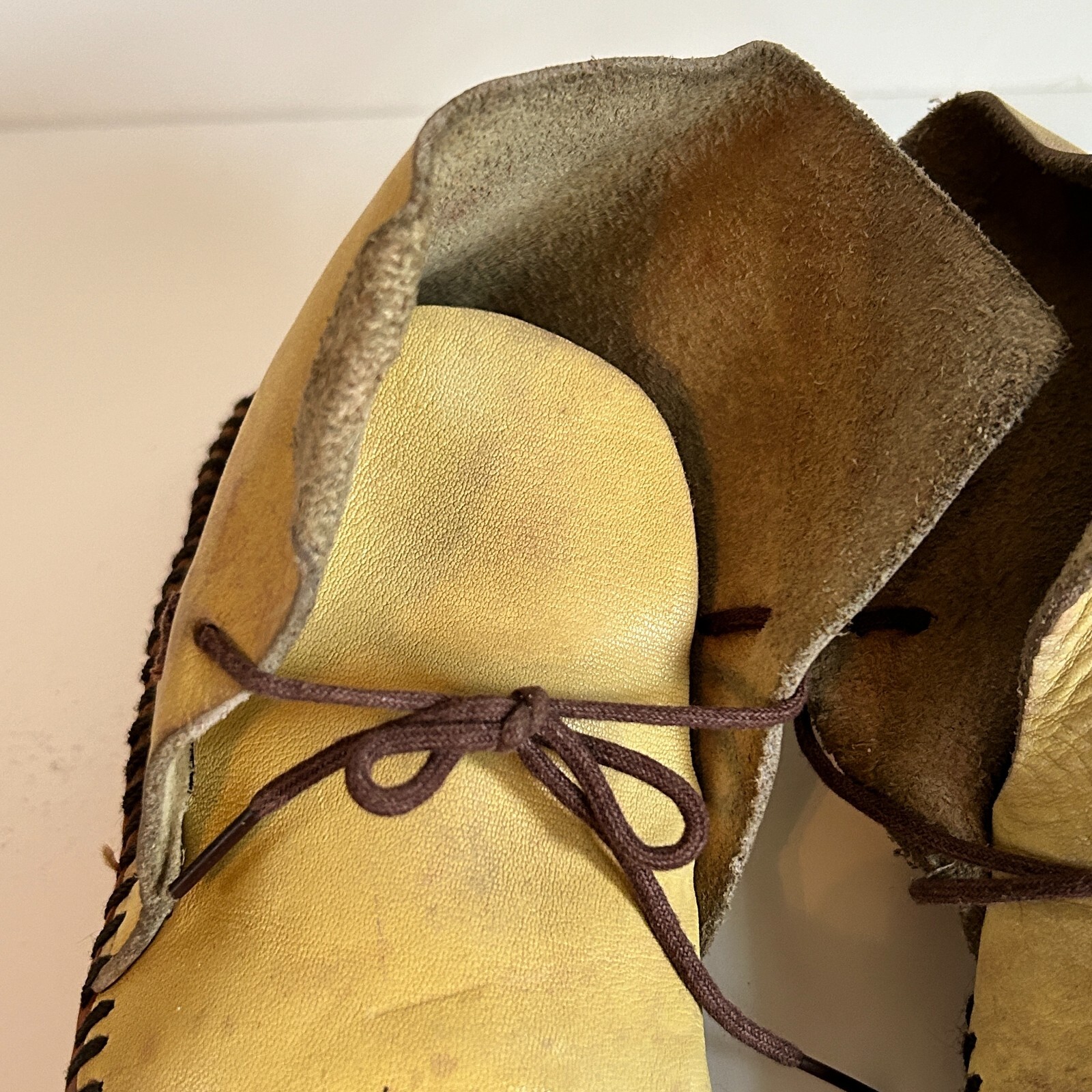 Vintage7" BEADED Thunder Bird LEATHER NATIVE AMERICAN INDIAN MOCCASINS BOOTIES