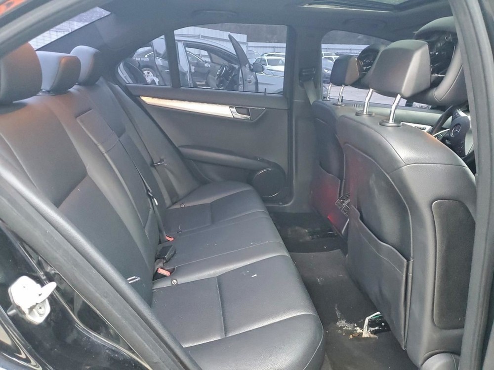 C220 2010 Glove Box 4945510