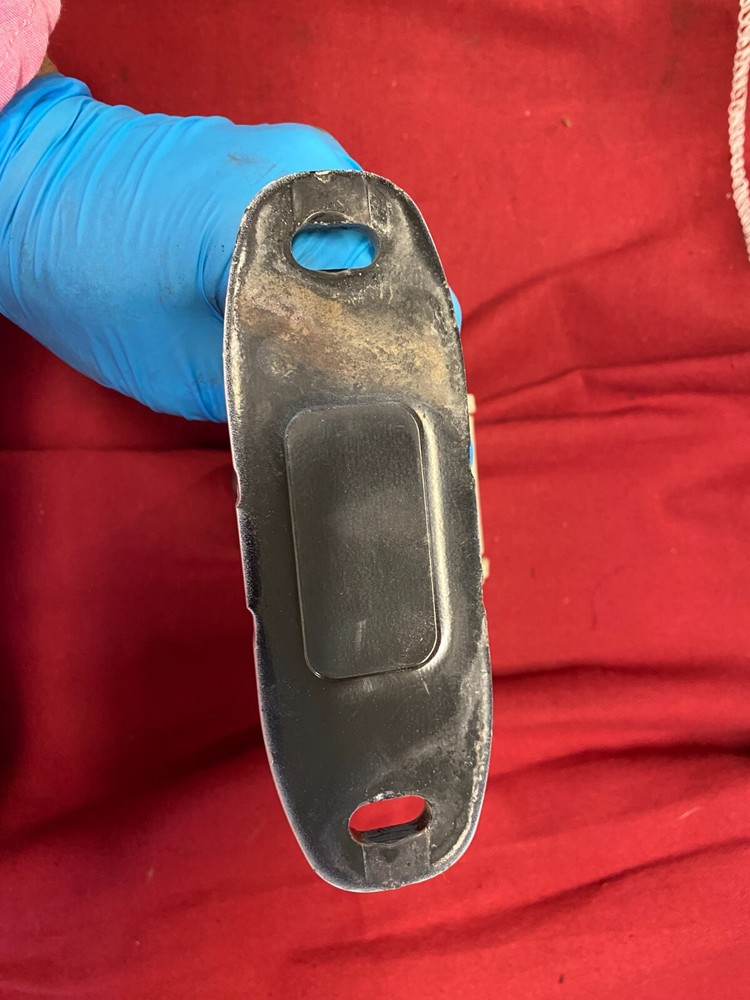 FREIGHTLINER CASCADIA DOOR HINGE LOWER, BOTTOM