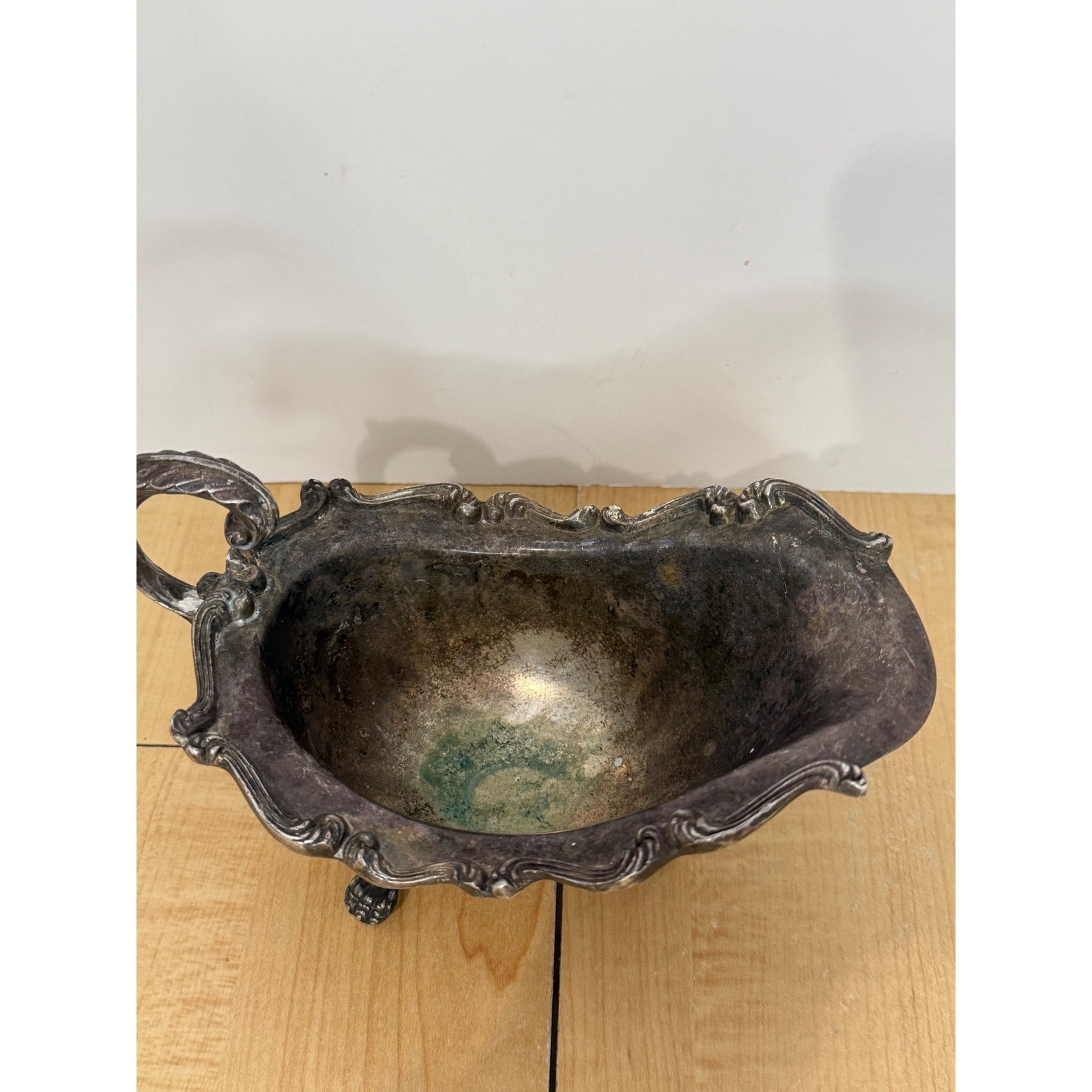 Wallace Silversmiths 330 EPC Silver Plate Gravy Boat Sauce Server Lion Paw Feet