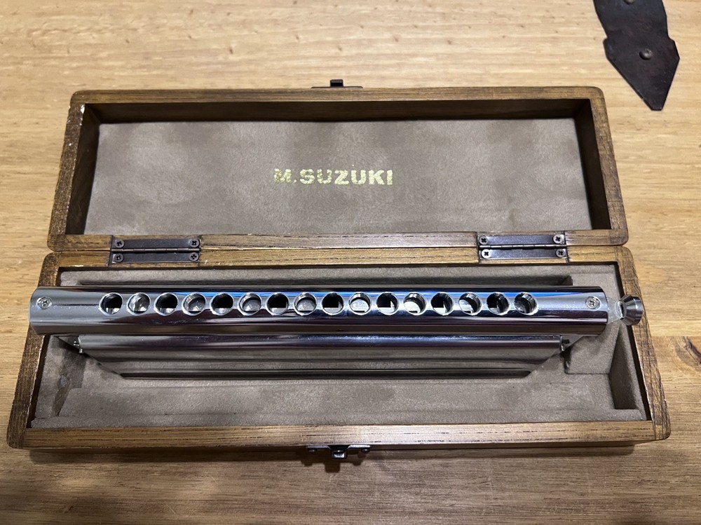 Suzuki Chromatic SC-64 PROFESSIONAL Harmonica + Wood Case