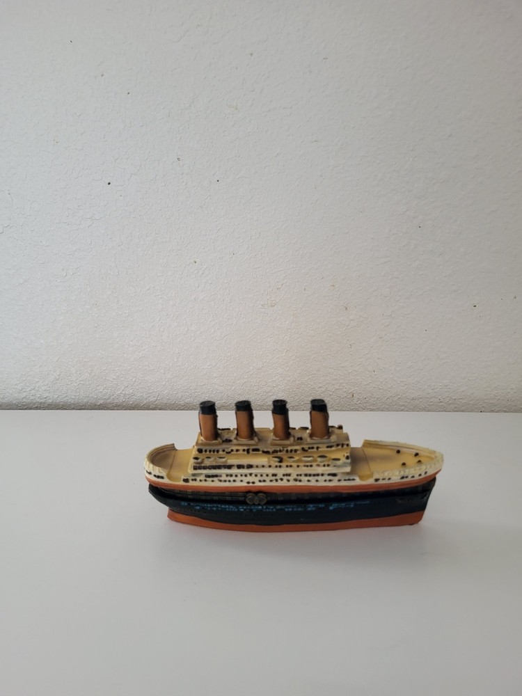 MARITIME, "TITANIC" HINGED BOX SOUVENIR MODEL