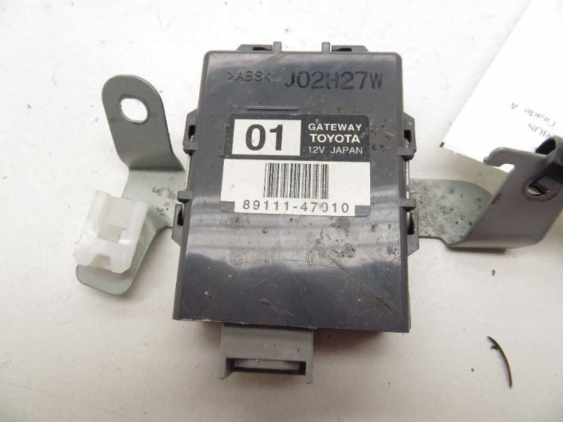 PRIUS 00 01 02 03 Chassis Control Module
