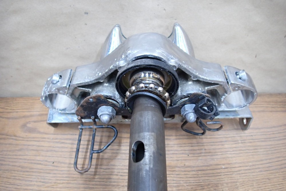 2005 YAMAHA VSTAR XVS1100 STEERING TRIPLE TREE W/ RISERS