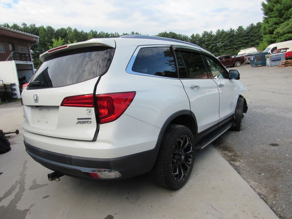 PILOT 2018 Glove Box 1064706