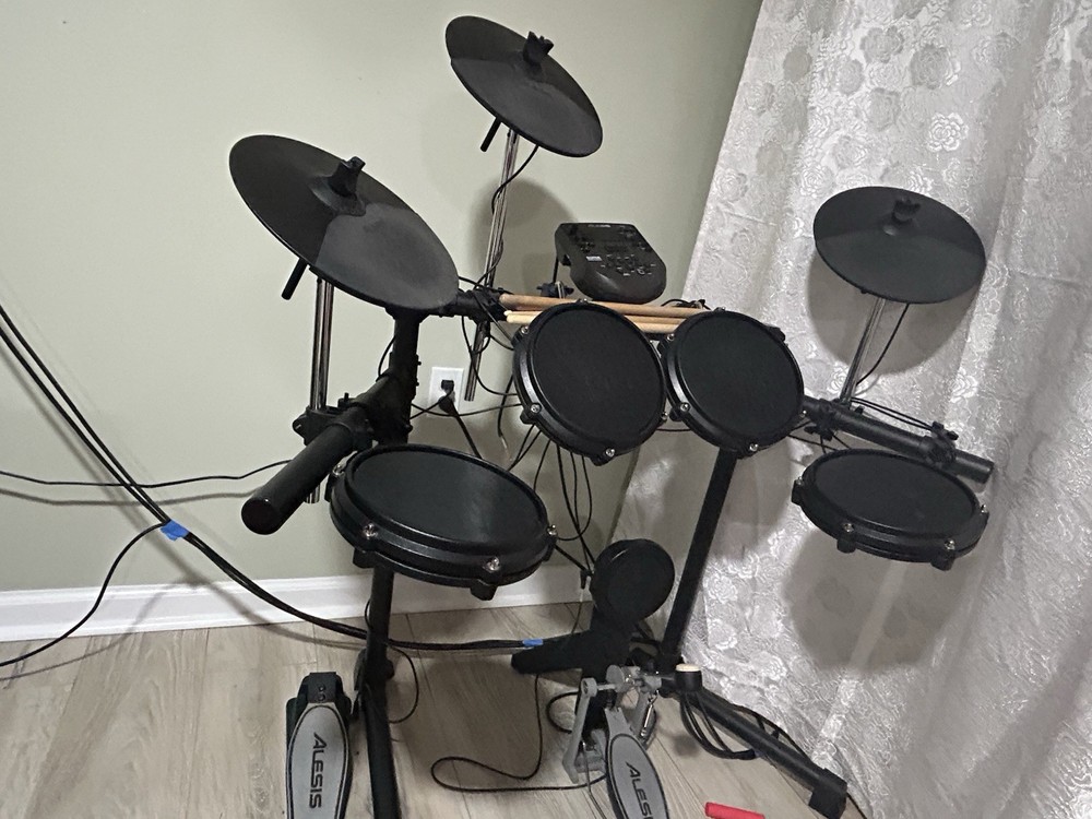 Alesis Surge Electronic Drum Kit, Built-in Effects, USB, Drum Sticks, Module
