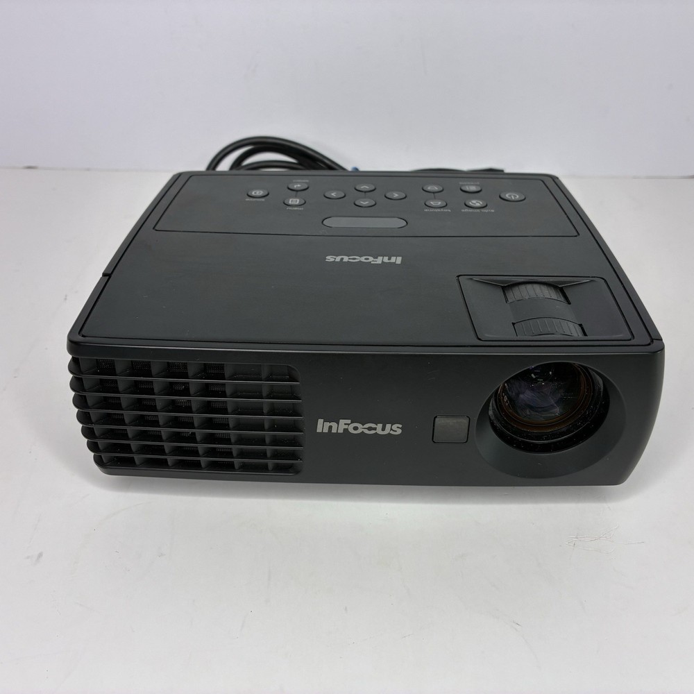 InFocus IN1112A DLP Projector * 105 LAMP HOURS*