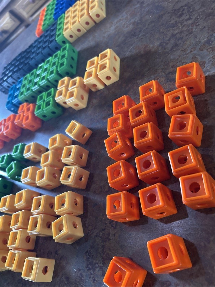 Vintage 2008 Snap Cubes 100 Pieces
