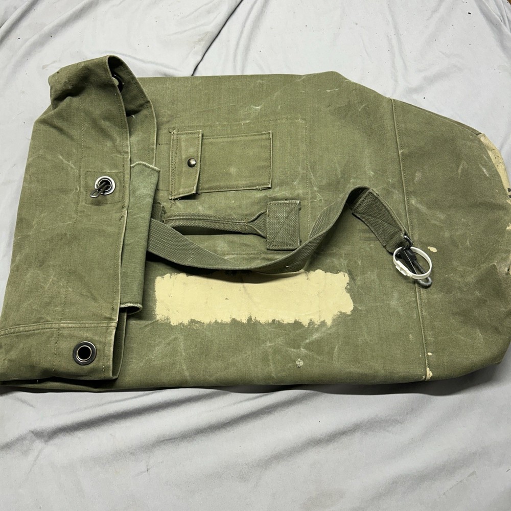 VINTAGE U.S MILLITARY LARGE DUFFLE BAG 36”