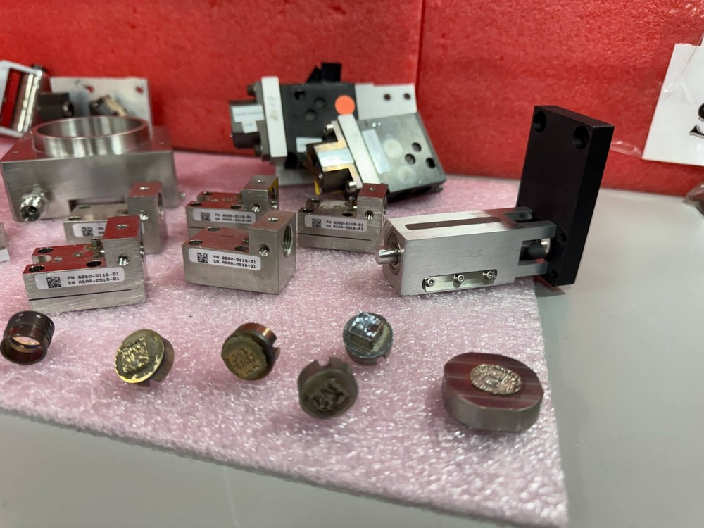 ASSORTED LOT NIKON INTERFEROMETER FLUORESCENCE FILTER CUBE NSR ASSEMBLY