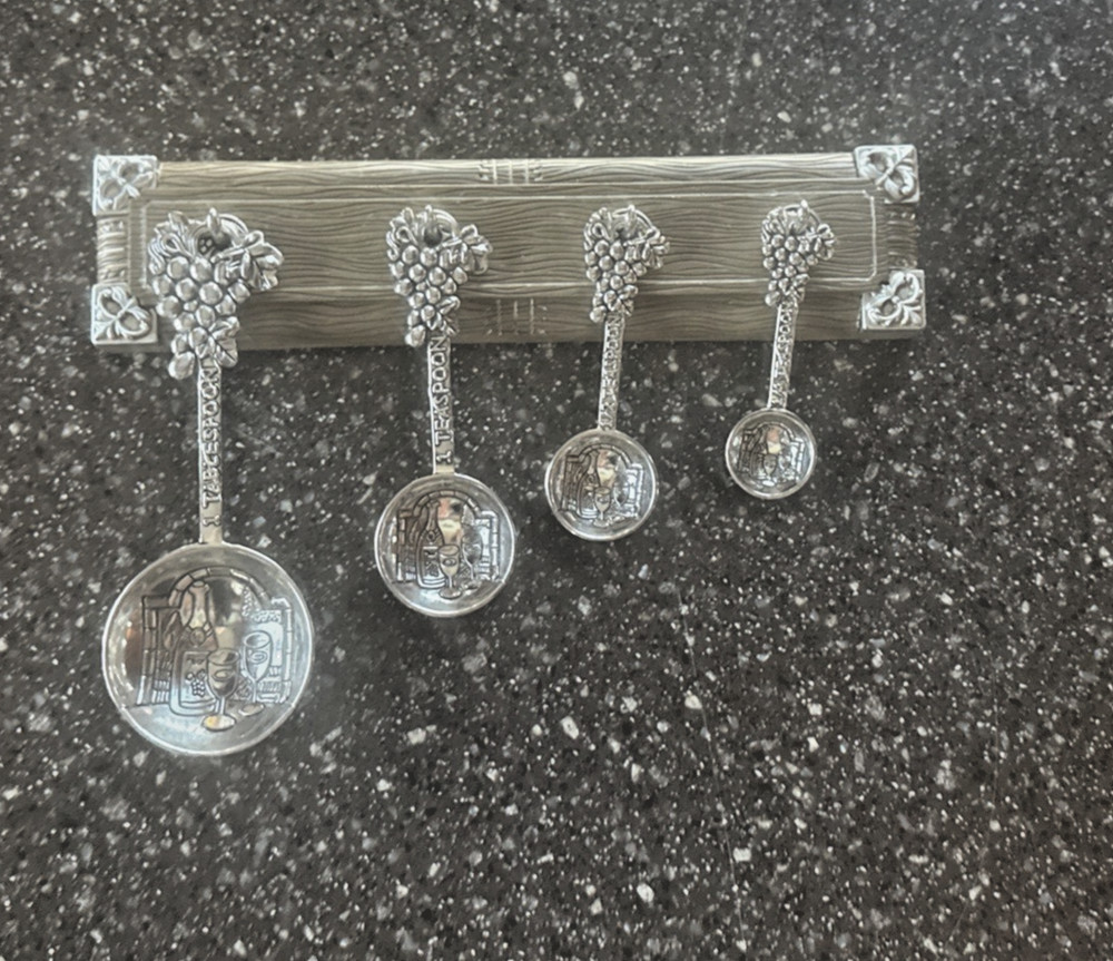 Ganz 5 piece Measuring Spoon Set with Storage/Display Rack,  Wine & Grape Theme