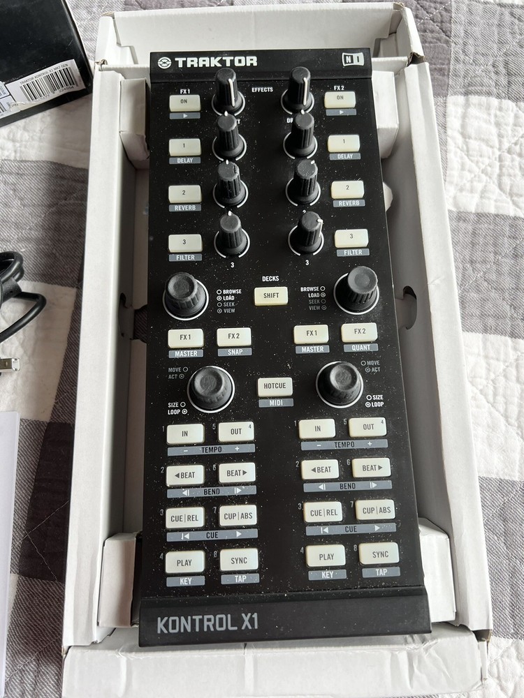 Native Instruments DJ Controller TRAKTOR Kontrol X1 MK1 (THIS IS MK1 NOT MK2)