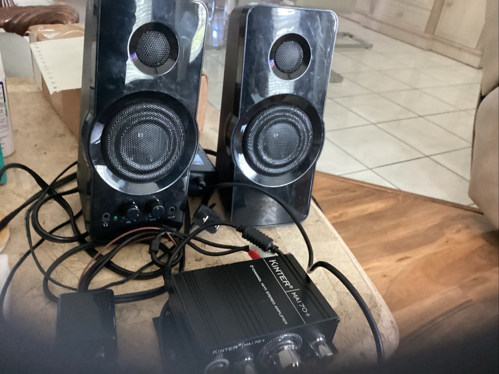 Black web Speakers And Kinter 2 Channel Amplifier