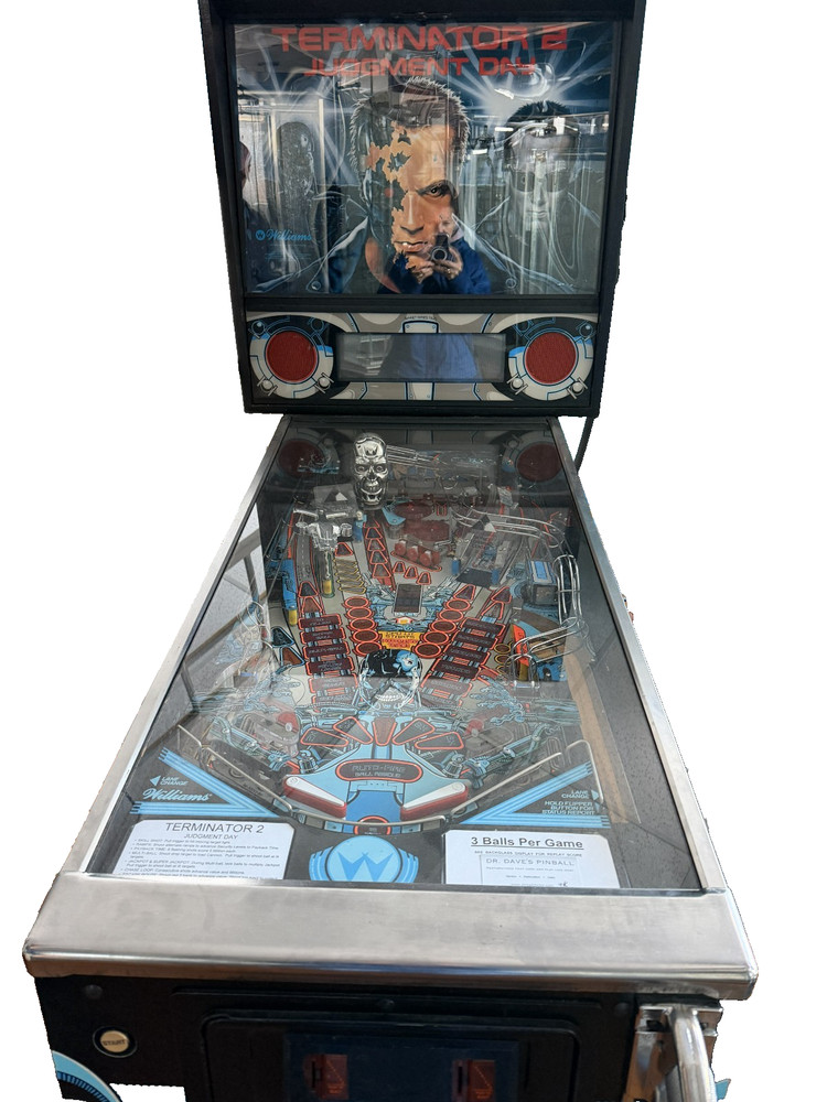 TERMINATOR 2 PINBALL MACHINE BY WILLIAMS -- EXCELLENT CONDITION