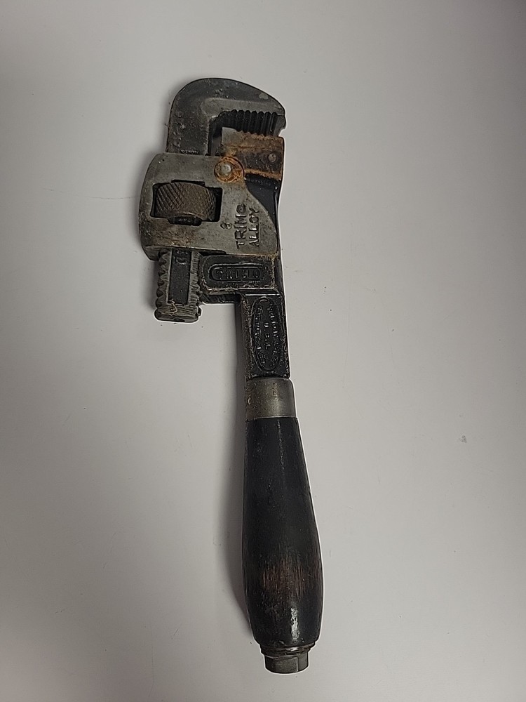 VINTAGE TRIMO MFG #8 WOOD HANDLED ADJUSTABLE PIPE WRENCH MONKEY