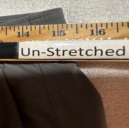 Under Armour men’s 32 athletic short gray pockets solid flat stretch relaxed Phi