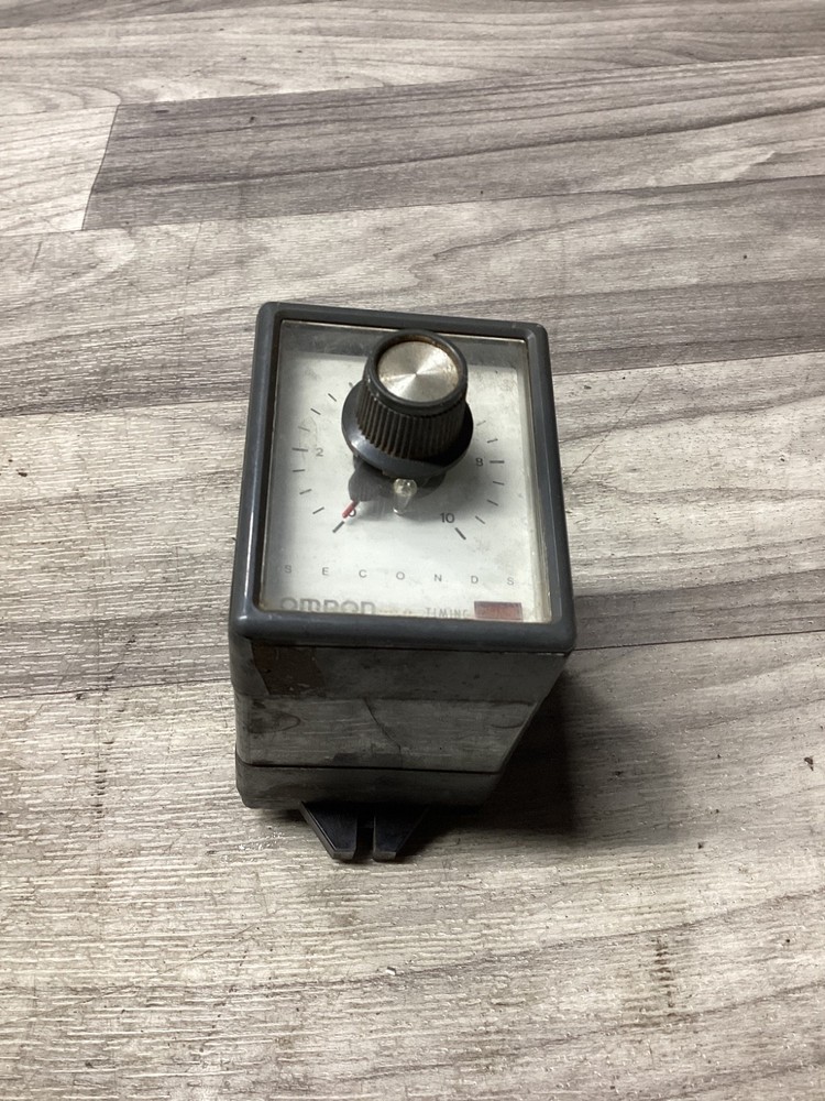 New Omron Solid State Synchronous Motor Timer AA-UA 10 Sec #119N107