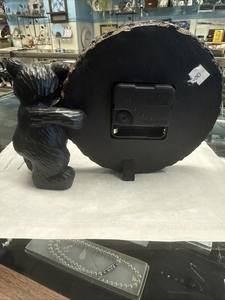 Quartz Tree Stump Bear Clock