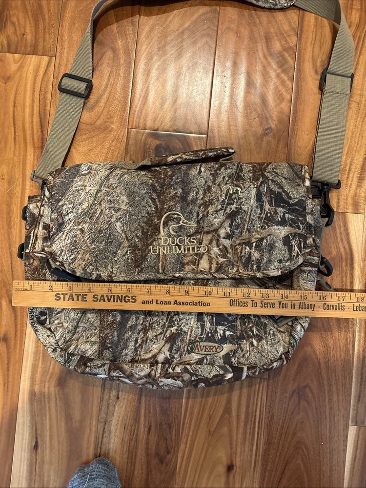 Avery Outdoors Ducks Unlimited Expandable Guide Bag