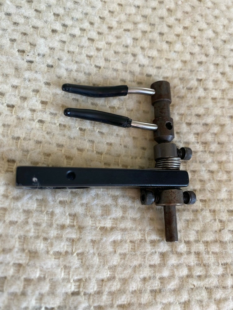 Dual Prong Flipper Rest