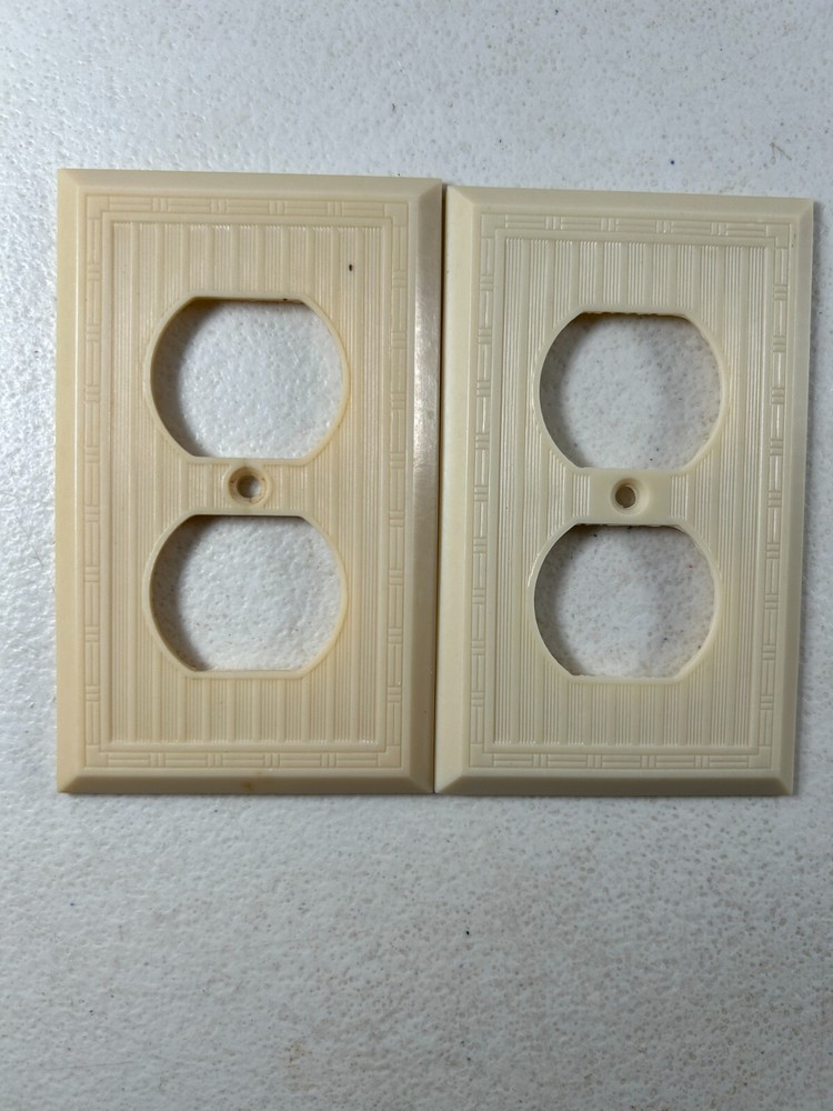 2 Vintage Ivory Plastic Ribbed Switchplates Light Switch Covers