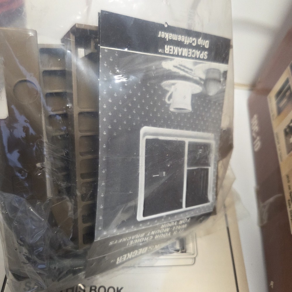 New Black & Decker SDC-1D Spacemaker Coffee Maker Under Cabinet w/ BRACKETS