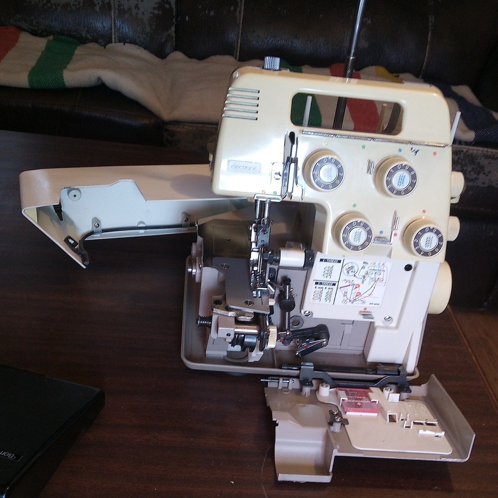 Bernina Bernette 334D Serger Overlock Electronic Sewing Machine *TESTED & WORKS*