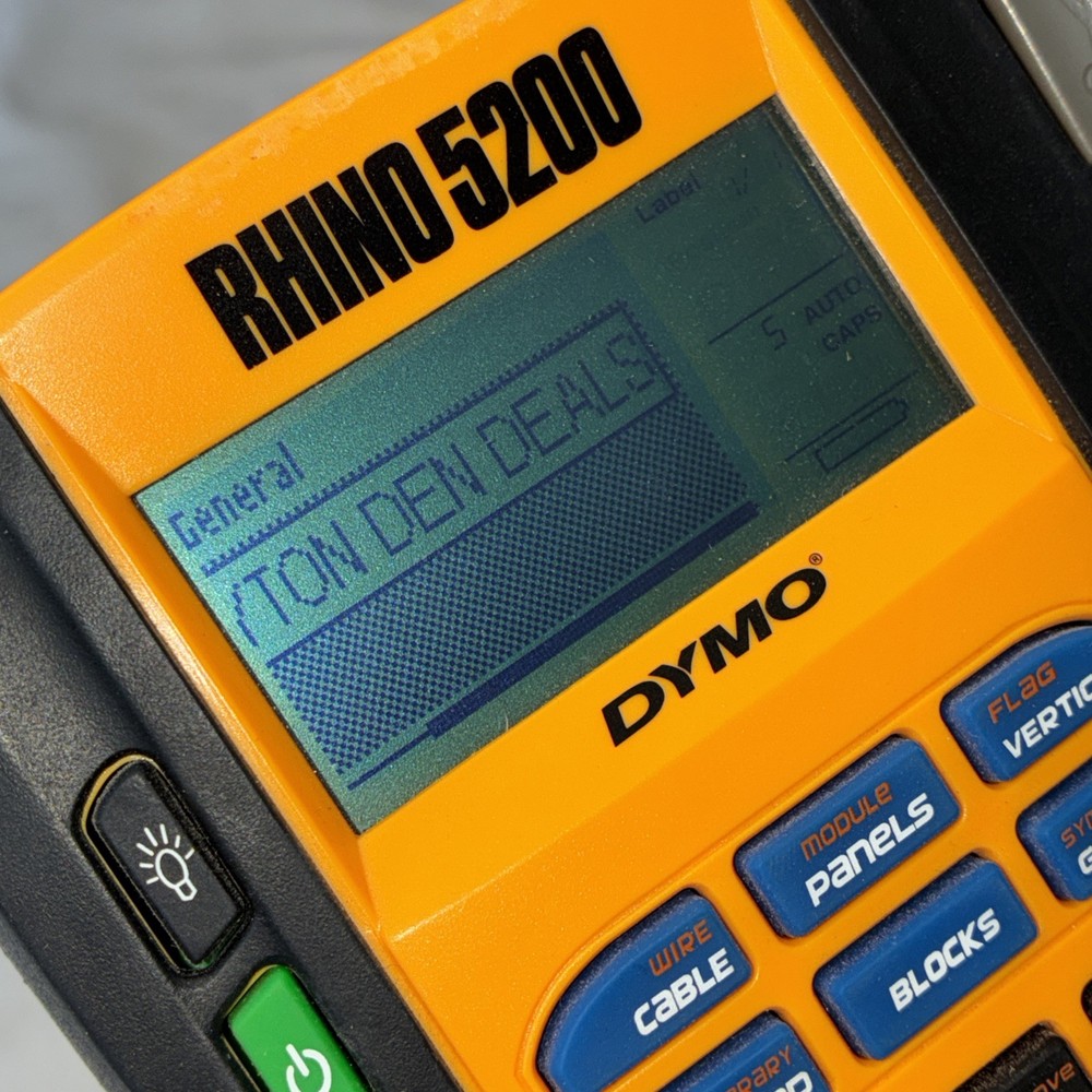 DYMO RHINO 2500 LABLE MAKER W/ACCESORIES