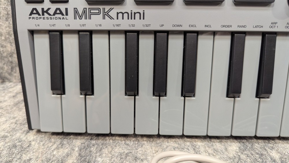 Akai Professional MPK Mini MK3 25-Key USB MIDI Keyboard & Pad Controller