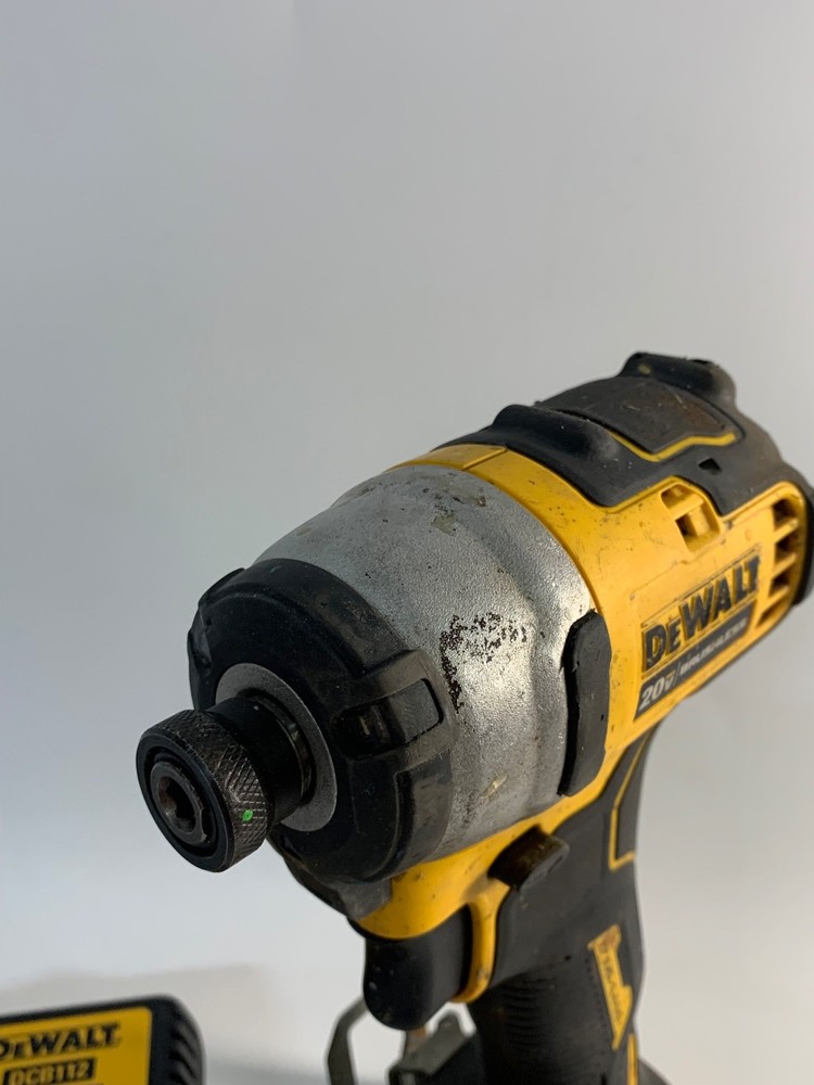 DEWALT ATOMIC 20V 1/4 in. Cordless Brushless Compact Impact Driver DCF809 Set