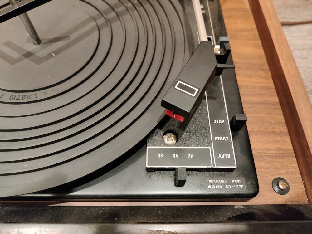 VINTAGE Sony HP -170A AM/FM Solid-State W/ Turntable