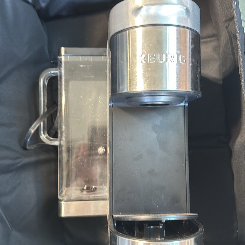 Keurig Silver and Black Coffee Maker/Coffee Maker/Coffee