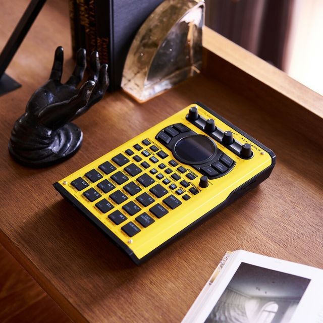 ROLAND SP-404MKII Yellow Sampler & Effect, Beatmaking Machine Tabletop