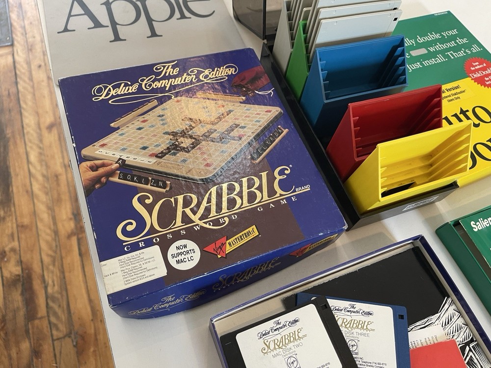 Lot of Apple Software + Extras - Scrabble, Auto Doubler, Mousepad, Disk Box