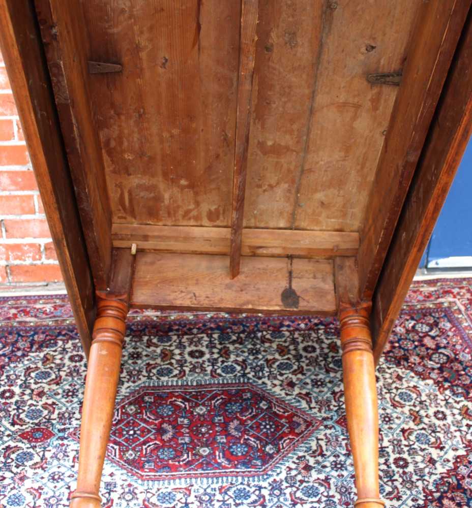 English Antique Pine Drop Leaf Table / Kitchen Table /Dining Table
