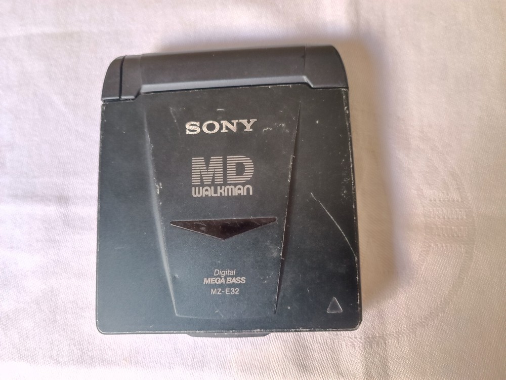 WALKMAN PORTABLE MINIDISC PLAYER SONY MZ-E32 BLACK