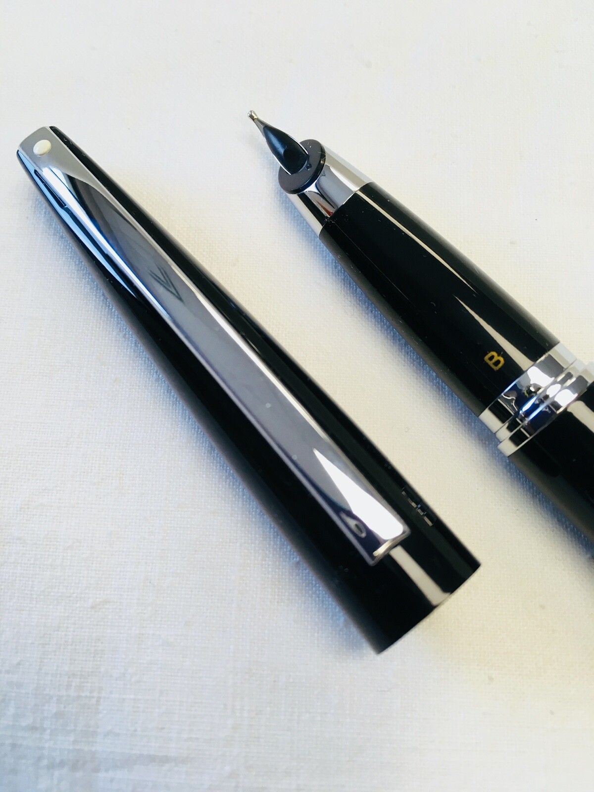 Sheaffer Taranis Gloss Black “B” Nib Fountain Pen