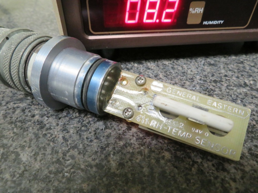 General Eastern System 400E with Relative Humidty Sensor - Hygrometer NU70