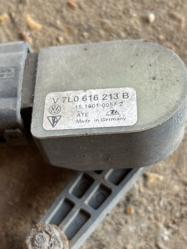 2006 AUDI Q7 4L HEADLIGHT LEVEL HEIGHT SENSOR FRONT LEFT SIDE 7L0616213B