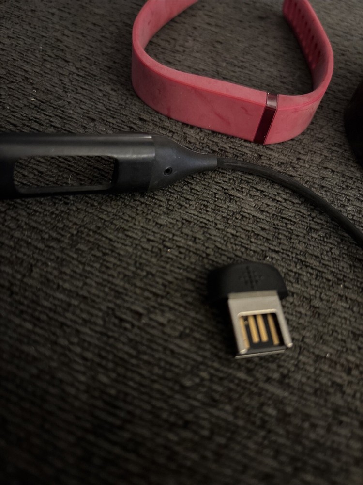 Fitbit Wireless Activity and Sleep Tracker FB401 2 Bands