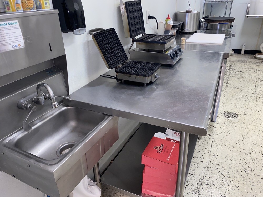 Large Ice Cream Store Closed, Selling Equipment Individually