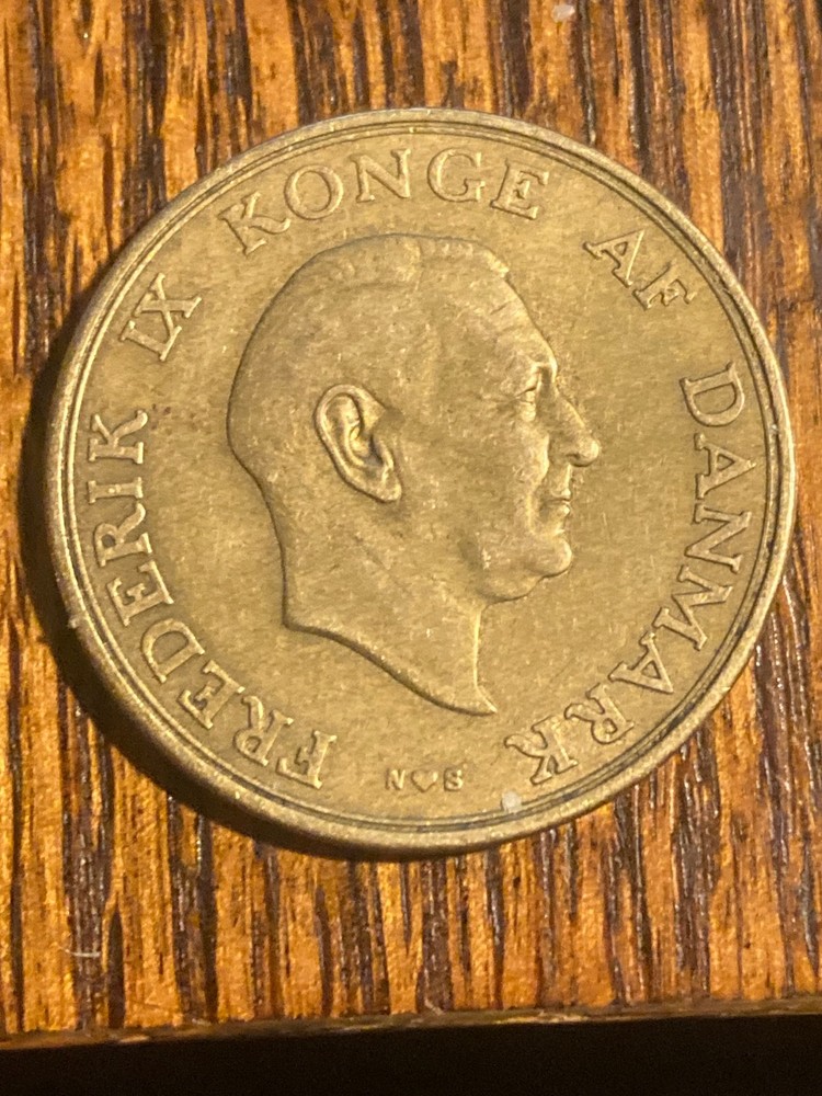 1952  Denmark Danish 2 Kroner Frederik IX Crowned Shield Coin