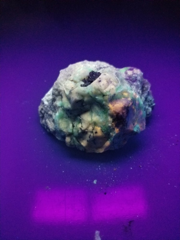 Volcano fluorescent from Wyoming Opal Agate great shape 9.2oz