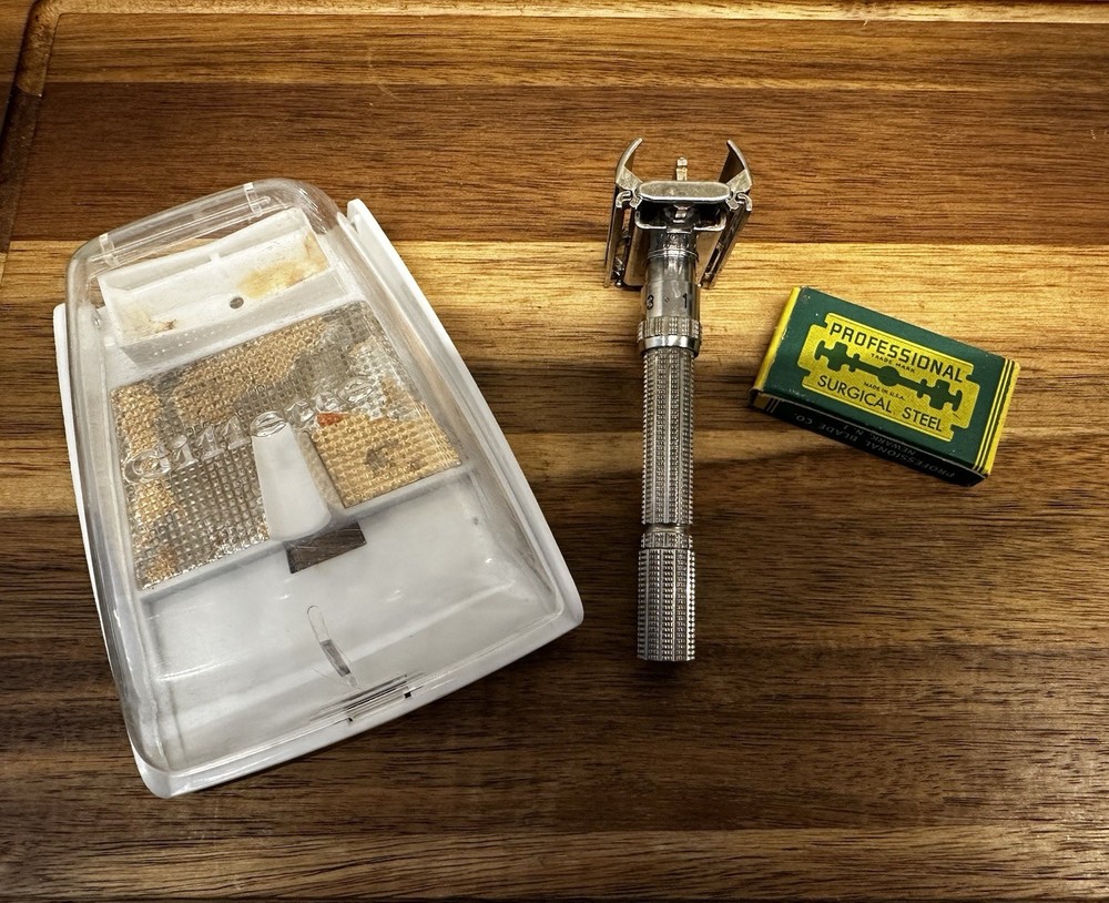 Vintage Gillette Adjustable Safety Razor Knurled Pattern