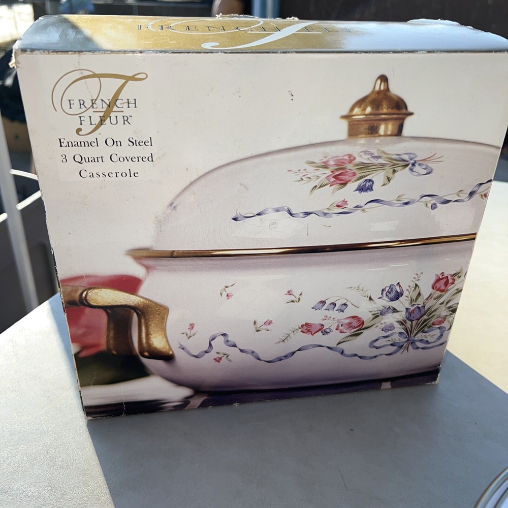 French Fluer 3 quart covered casserole pan