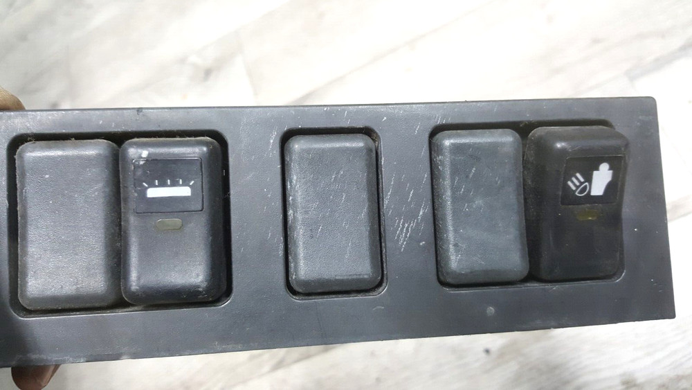VOLVO SWITCH PANEL WITH 2 SWITCHES 3175615