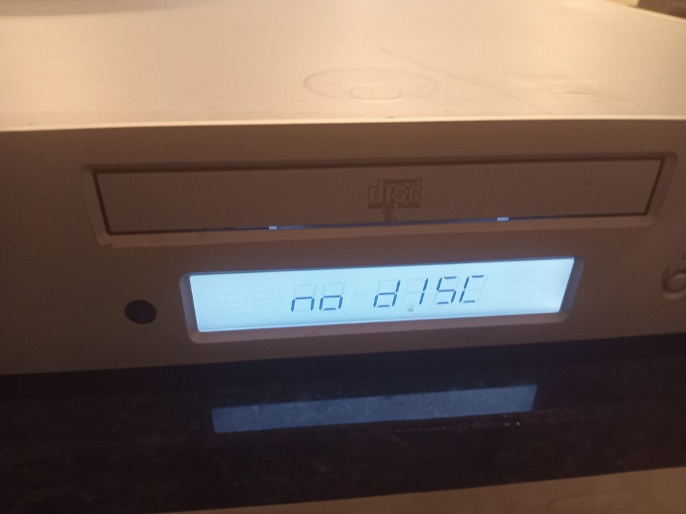CAMBRIDGE AUDIO AZUR 640C COMPACT DISC PLAYER V2.0 Player Only Please Read